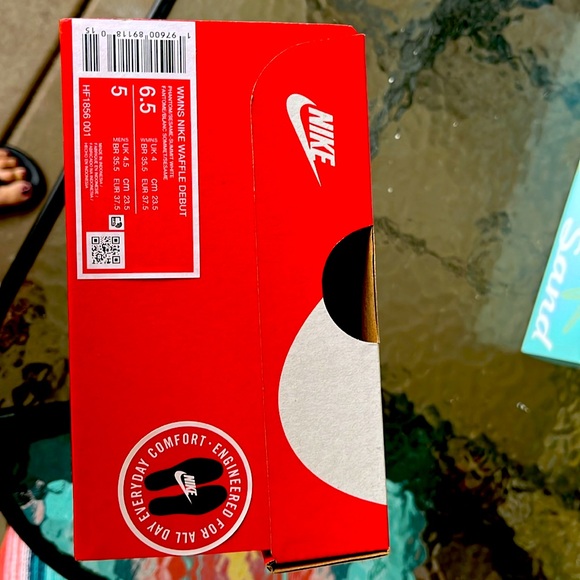 Nike wins Waffle Debut brand new in the box never worn - Picture 13 of 15